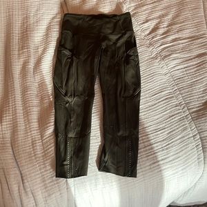 Luluemon half length fast and frees hunter green size 4